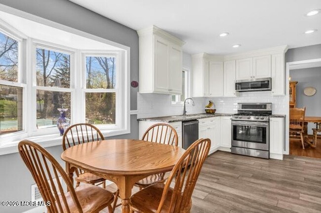 Building Photo - 11 Benet Dr
