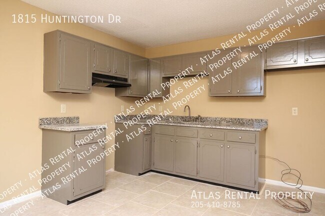 Building Photo - 1815 Huntington Dr