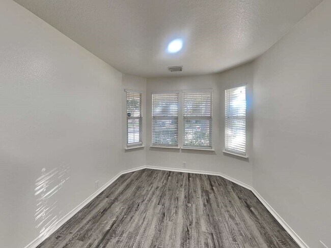 Building Photo - 3019 Antler Way