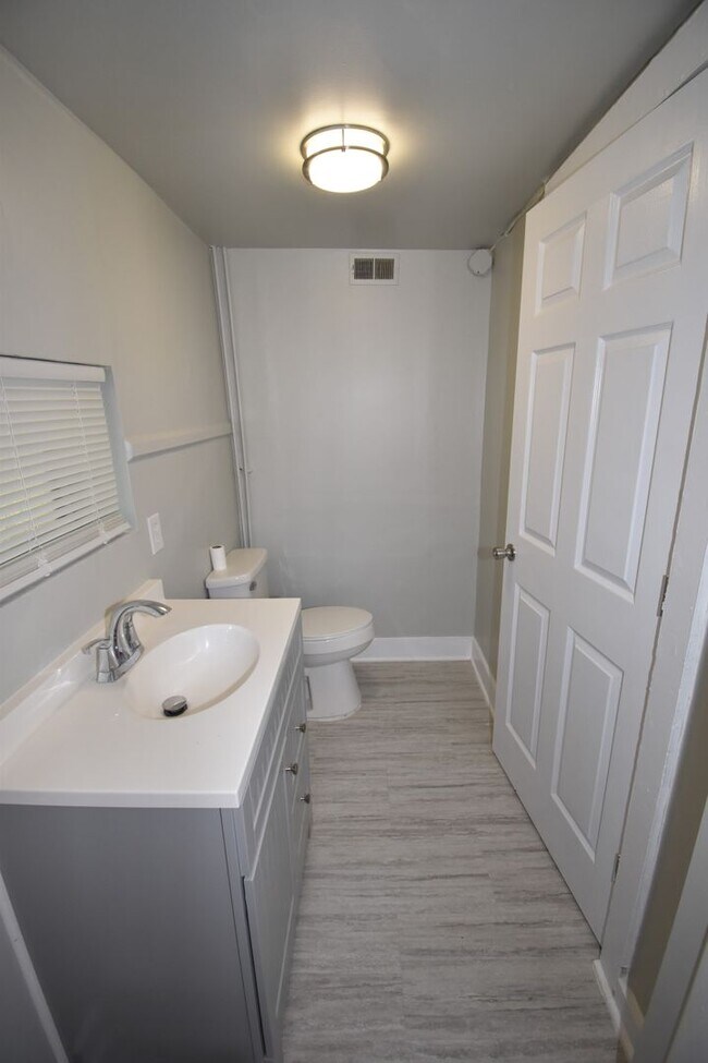 Building Photo - 1621 Golf Club Ln