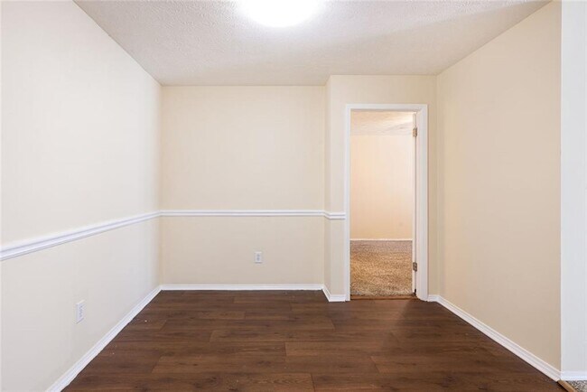 Building Photo - 910 Augusta Dr