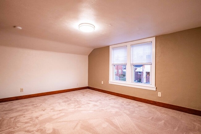 Building Photo - SCORE 1ST MONTH'S RENT FREE IF SIGNED BY FEB 6! Gorgeous 3 bedroom home in Scott Township availab...