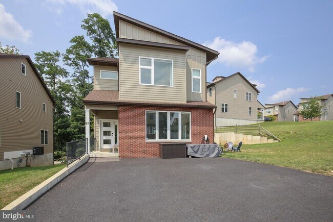 Building Photo - 7354 Ridge Ave