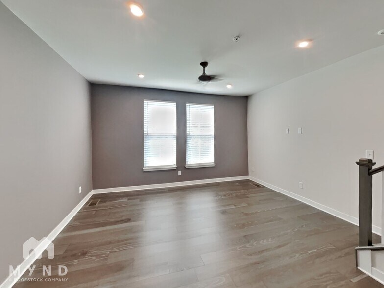 Building Photo - 432 W Tremont Ave