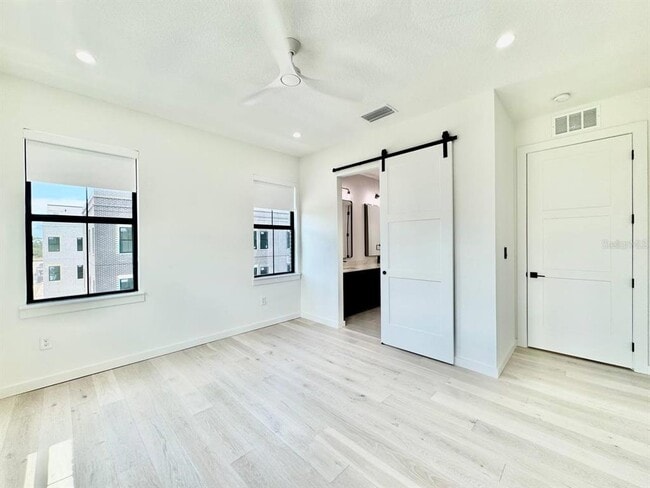 Building Photo - 1302 E Kay St