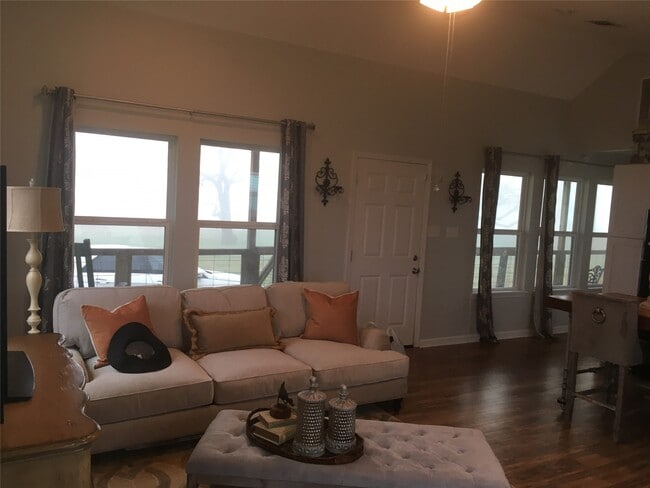 Building Photo - 1200 Choctaw Rd