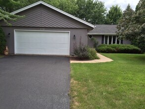 Building Photo - 4 Bedroom 3 Bath home available in Rockford