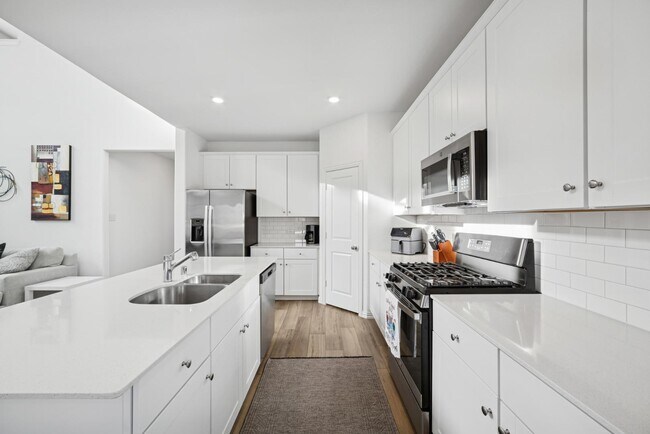 Building Photo - 10040 Thornapple Rd