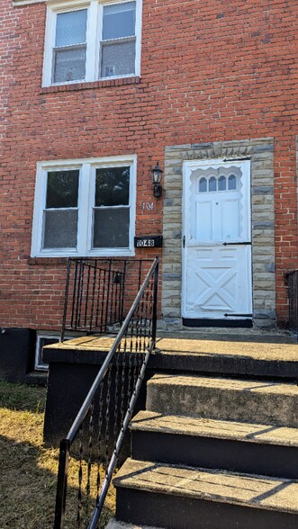 Building Photo - 1048 Parksley Ave