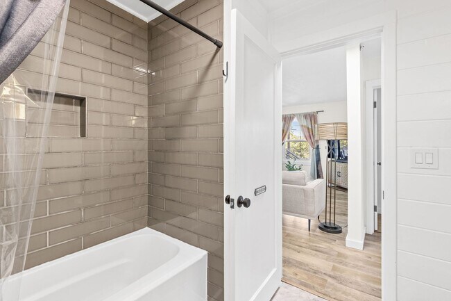 Building Photo - Fully Furnished 3-Bedroom, 1-Bath Modern B...