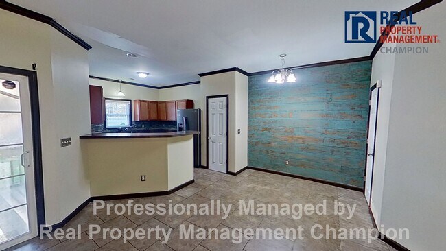 Building Photo - Beautiful Two Story Townhome with Lots of Storage!!