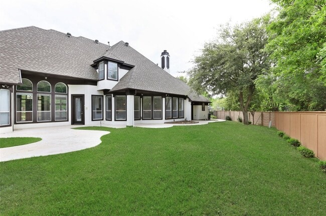 Building Photo - 914 Edgemeer Ln
