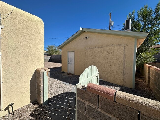 Building Photo - 1516 Lincoln Ave