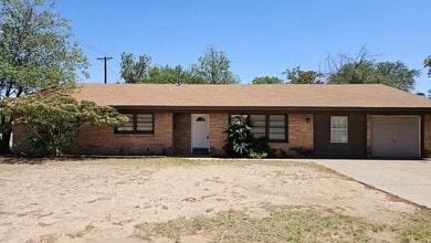 Building Photo - 801 W Golf Course Rd