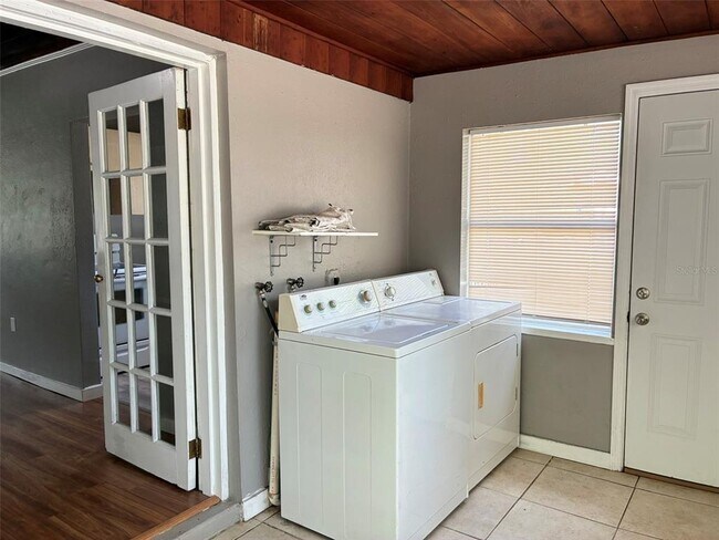 Building Photo - 1555 Michigan Ave