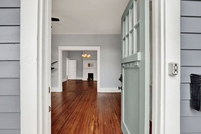 Building Photo - 25 E 33rd St