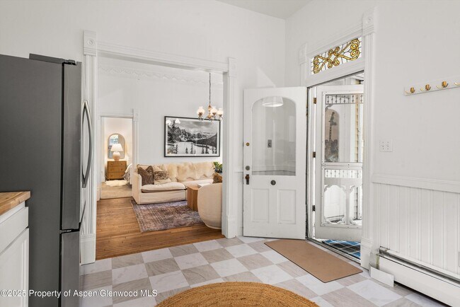 Building Photo - 406 W Smuggler St