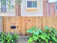 Building Photo - 933 Wax Myrtle Ln
