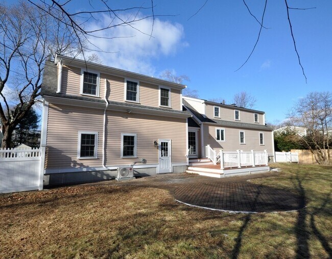Building Photo - 66 Southfield Cir