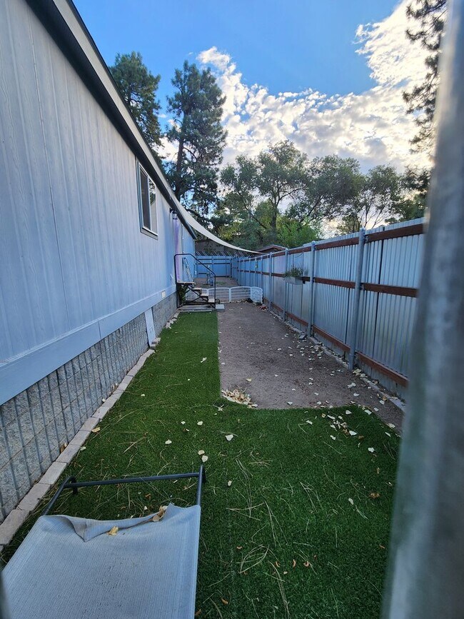 Building Photo - Available NOW! Home in Christmas Tree estates