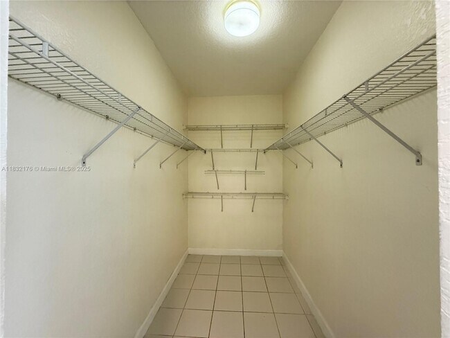 Building Photo - 15131 SW 23rd Ln