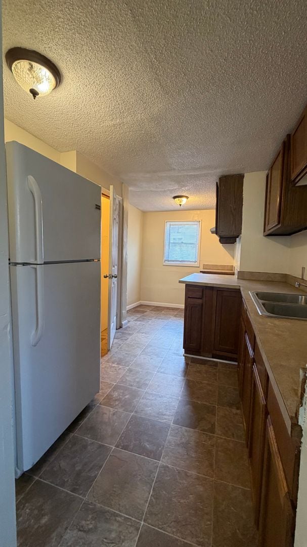 Building Photo - 2 bed Home for Rent .....Drive by and take a look!!!
