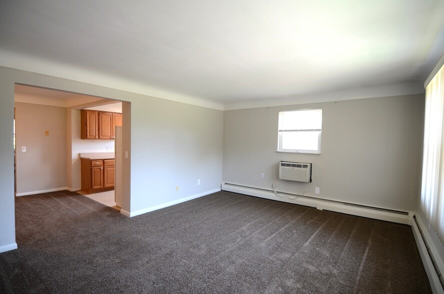 Building Photo - 3230 Blueacres Dr