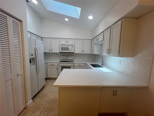 Building Photo - 22472 Tennyson Ave