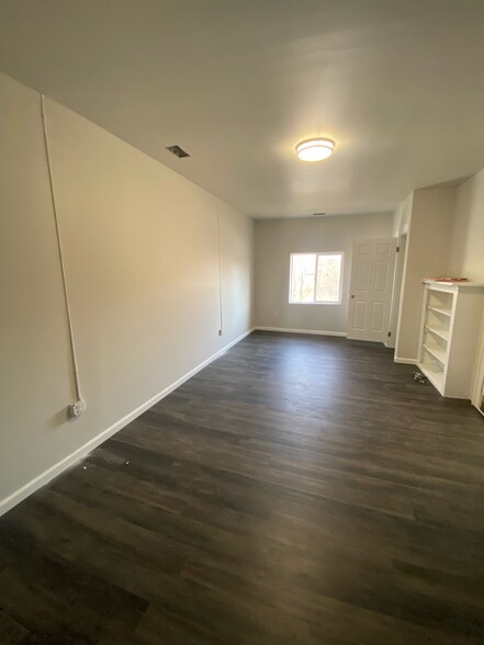 Building Photo - 576 E Fall Creek Pkwy N Dr
