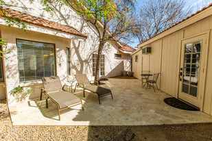 Building Photo - 7924 S Kenwood Ln