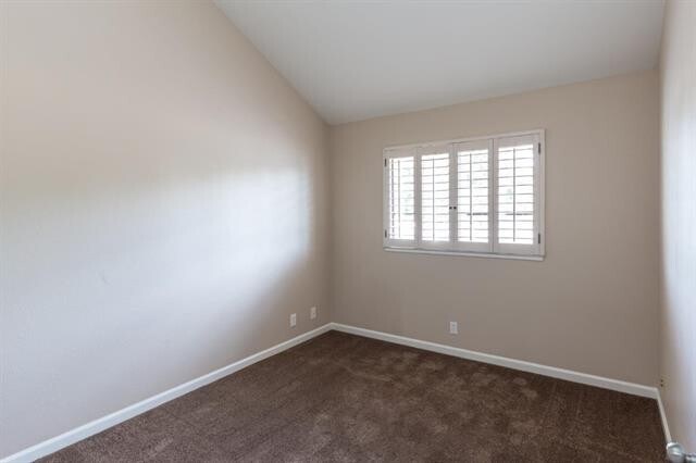 Building Photo - End unit in quiet Campbell location!