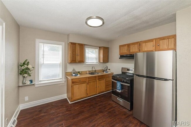 Building Photo - 2252 Dawes Pl