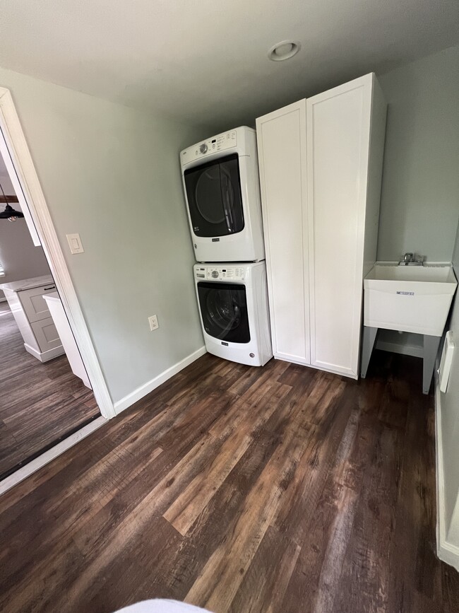 Building Photo - 1302 Coral Sea Dr