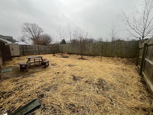 Building Photo - 857 Hildebrand Dr