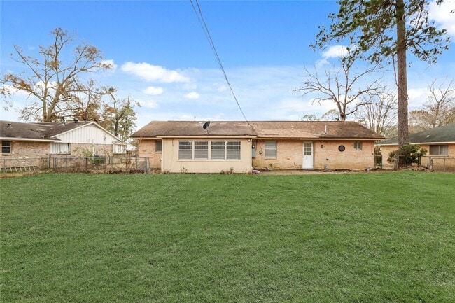 Building Photo - 111 Montrose Cir