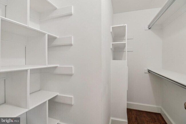 Building Photo - 3233 Ellicott St NW