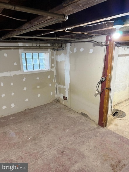 Building Photo - 7250 Radbourne Rd