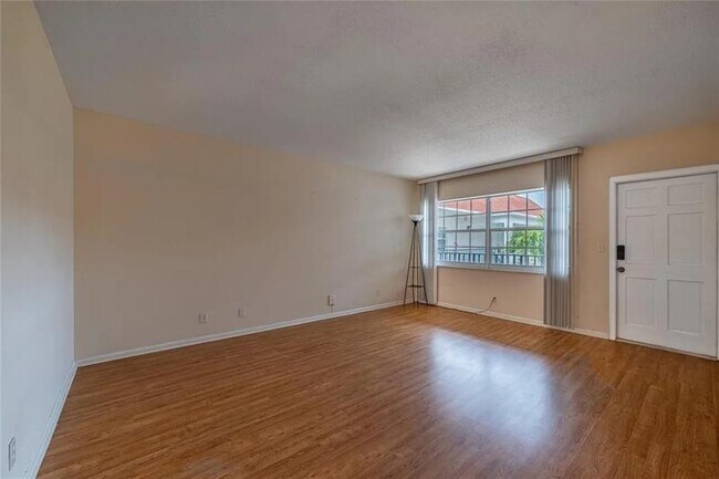 Building Photo - 2424 NE 9th St