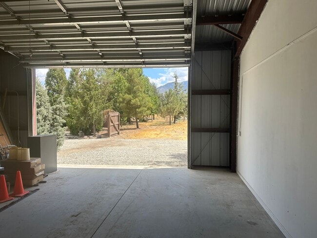 Building Photo - Furnished Studio READY NOW! electricity included!