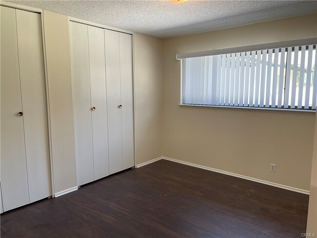 Building Photo - 1553 Albret St