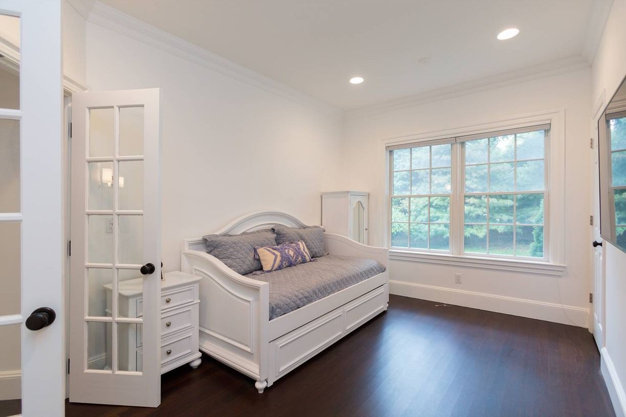 Building Photo - 50 Narrow Ln