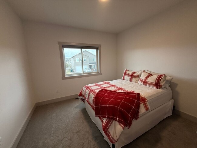 Building Photo - Stunning 4 Bed 3 Bath Single Family Home With Garage located Towards Canyon Ferry!