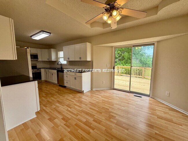 Building Photo - Amazing 3 Bedroom Home!
