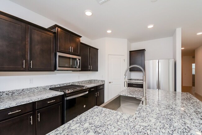 Building Photo - 19901 W Badgett Ln