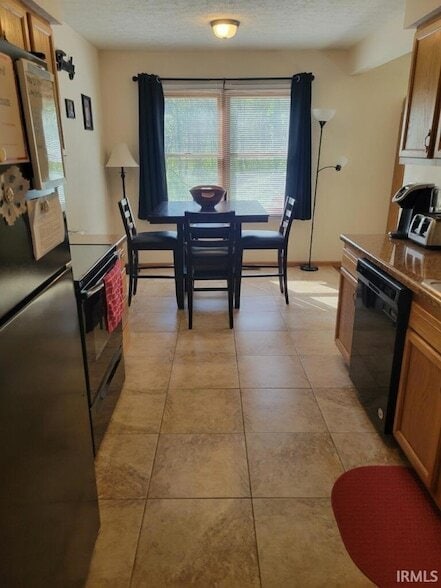 Building Photo - 613 Pines Ln