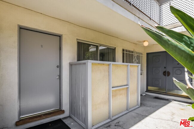 Building Photo - 1608 S Bentley Ave