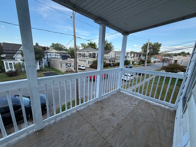 Building Photo - 604 E Market St