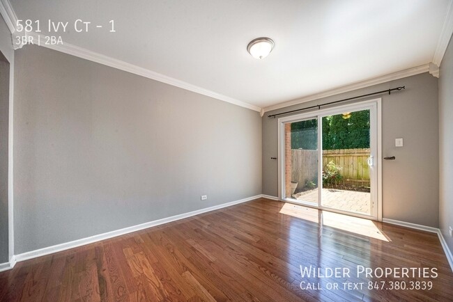 Building Photo - 581 Ivy Ct