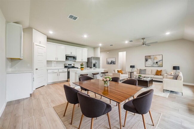 Building Photo - 946 Olive Dr
