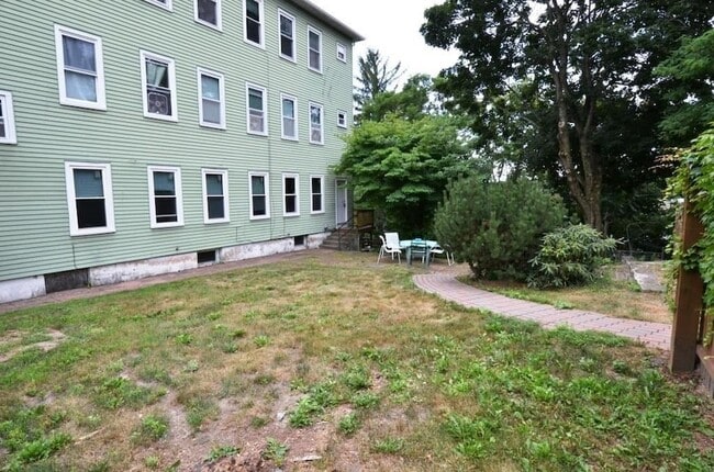 Building Photo - 264 Belmont St
